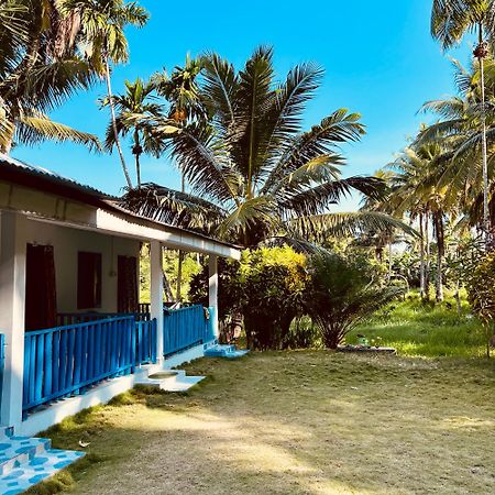 Blue Sea Restaurant & Bungalows Sitapur Exteriér fotografie